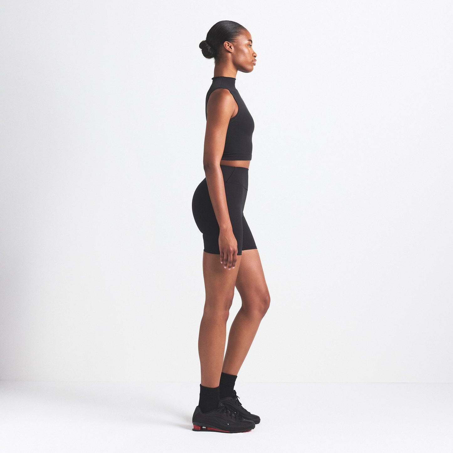 NikeSKIMS VINTAGE SEAMLESS MOCK NECK BRA TOP | OBSIDIAN