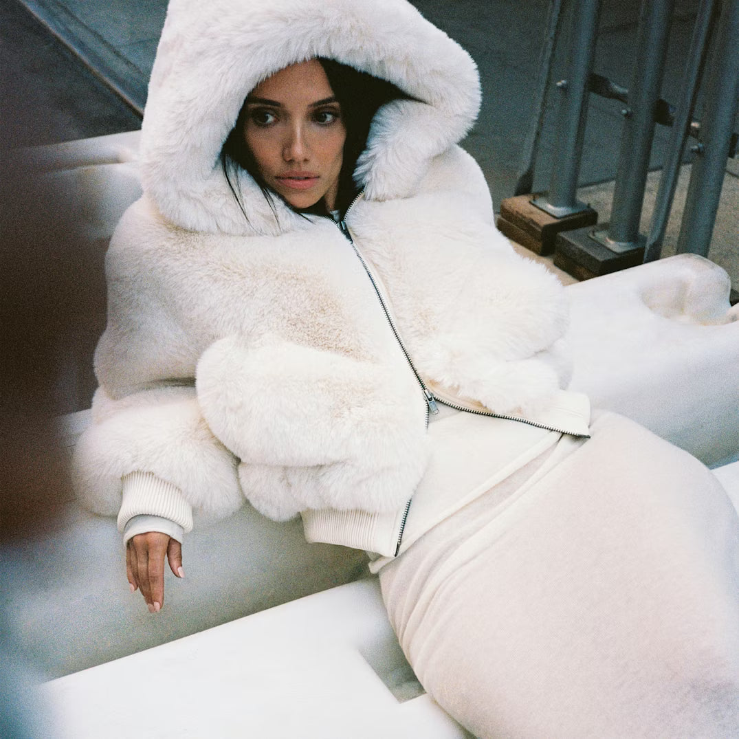 FAUX FUR SHRUNKEN ZIP UP JACKET | EGRET