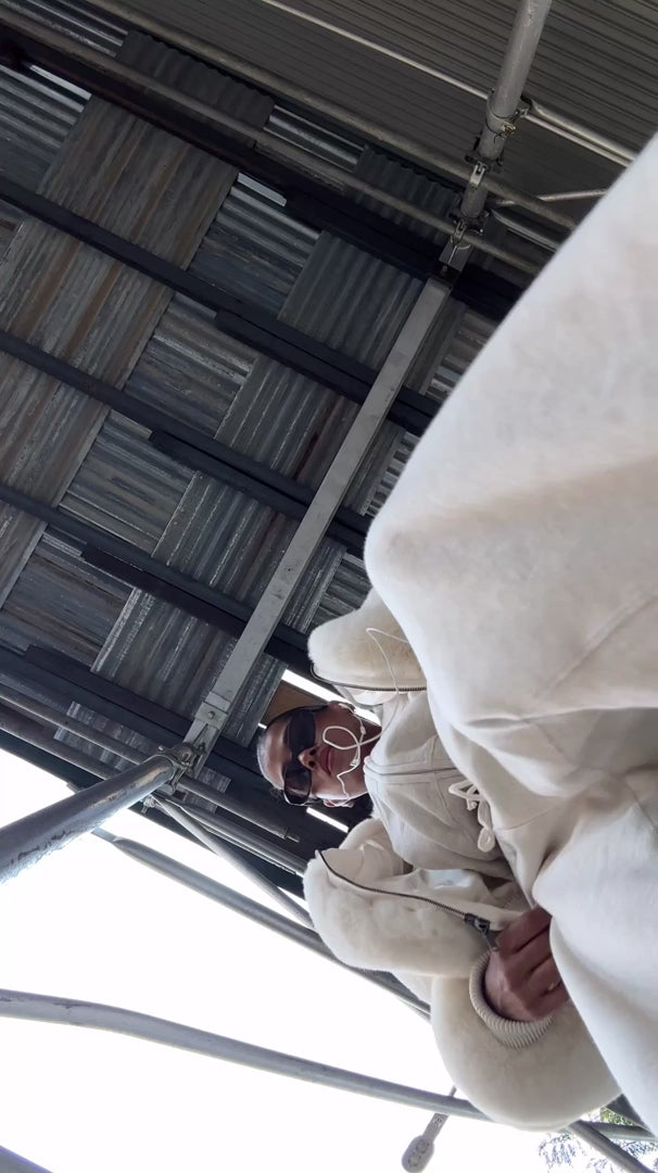 FAUX FUR SHRUNKEN ZIP UP JACKET | EGRET