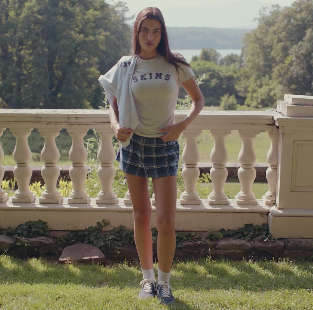 COTTON JERSEY LOGO T-SHIRT | LIGHT HEATHER GREY ARCHED SKIMS PLAID