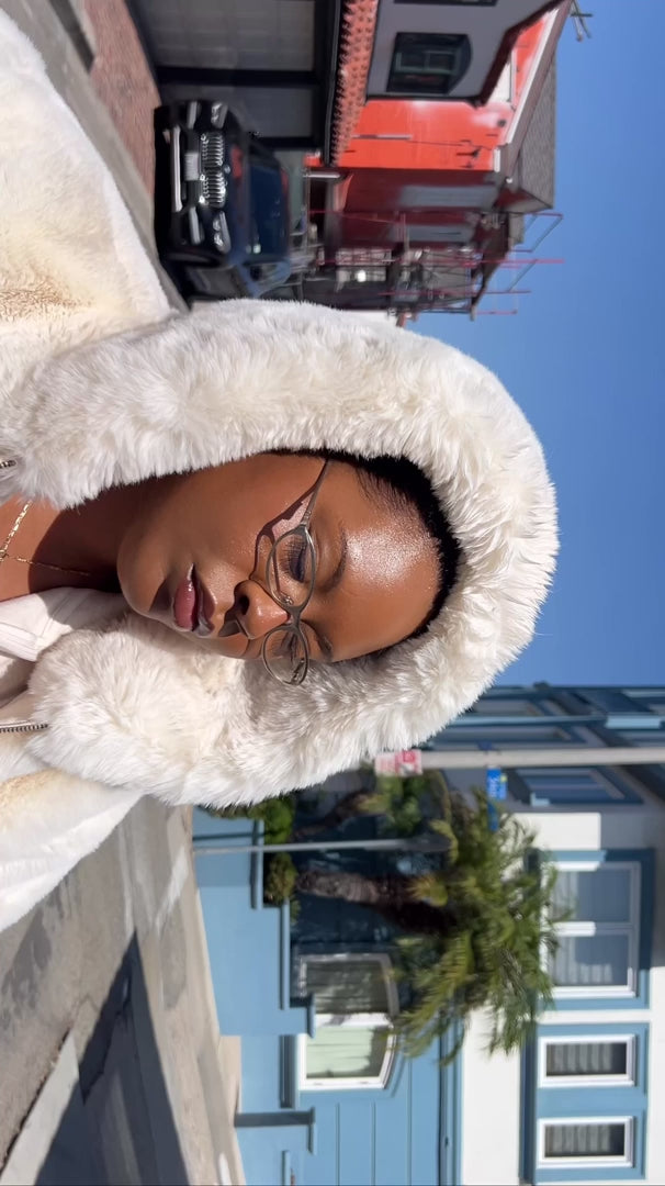 FAUX FUR SHRUNKEN ZIP UP JACKET | EGRET